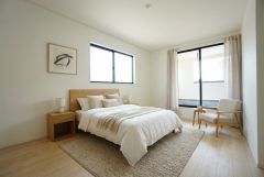 寛ぎの時間を紡ぎだす主寝室は、大型ベッドを置いても余裕の広さを確保しています。