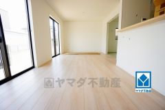 家族が集まる開放的なリビング。思い思いの時間を過ごしたり食事をしたり、素敵な団らんの場になりますね＾＾