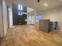 家族が集まる開放的なリビング。思い思いの時間を過ごしたり、家族みんなで食事をしたり、素敵な団らんの場になりますね＾＾