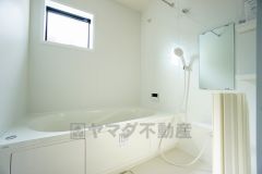 足を伸ばせる浴槽で毎日の疲れを癒してください。