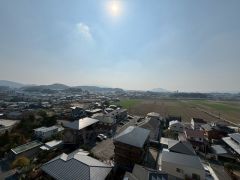 高層マンションならではの眺望。バルコニーからは緑豊かな景色を楽しむことが出来ます。お洗濯物が良く乾きます。