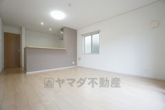 家族が集まる開放的なリビング。約14帖の空間で毎日のお食事が楽しみです。思い思いの時間を過ごしたり、家族みんなで食事をしたり、素敵な団らんの場になりますね＾＾
