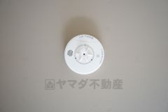 同仕様写真。火災発生をいち早く知らせてくれる火災報知器は標準装備です。