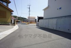 大型車の通行が少なく、騒音や振動が少ないので静かで快適な生活を送れます。