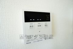 キッチン横からボタンひとつで操作が楽々。