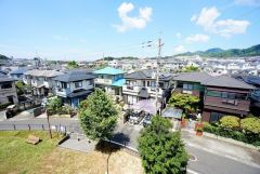 2階バルコニーからの眺望です。前面に遮るものがなく景色を一望できます。