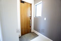 たっぷり収納できるシューズボックスです。家族全員の靴がきれいに整頓できます。