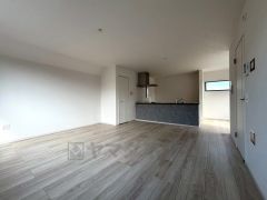 リビングは広々とした設計で、家族が集い、寛ぐ暮らしの空間を演出しています。思い思いの時間を過ごしたり、家族みんなで食事をしたり、素敵な団らんの場になりますね。