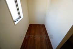 同仕様写真。ストレージルームは収納スペースとしてはもちろん、ワークスペースやキッズスペースなど多目的に活用することが出来ます。