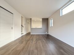 断熱性能の窓ガラスを採用。省エネ、光熱費カットにも貢献します。夏は涼しく、冬は暖かく快適に過ごせますよ＾＾