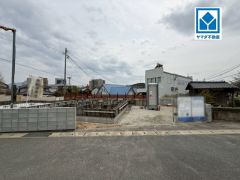 1号棟。現地（2026年3月31日）撮影。ゆとりある4LDK＾＾最新の設備で気持ちの良い新生活を送りませんか。是非お問合せ下さい＾＾