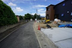 住人以外の車の進入も少なく、小さなお子様を持つご家庭にも安心です。