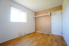 オープンクローゼットは、扉の開閉動作がないので荷物の出し入れがスムーズになります。衣類を綺麗にまとめておしゃれにまとめれば、お部屋のアクセントにもなります＾＾