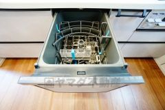 炊事時間を大幅に短縮できる食器洗浄乾燥機付き＾＾食器を洗う手間が減るので家族とのコミュニケーションの時間や自分の時間が増えますね。