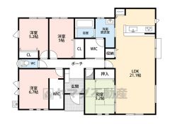洗面所とキッチンが接しているウォークスルー設計になっています。家事動線が近いのはとても便利です。広いLDKを探していた方に。