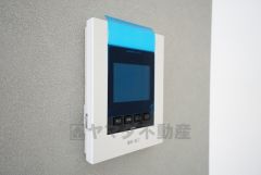 防犯性、セキュリティ対策に安心できるテレビモニター付きインターフォンです。セールスマン対策にもなり安心できます。