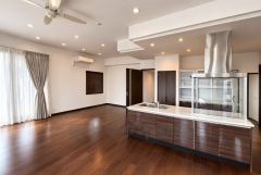 アイランドキッチンを中心としたリビングダイニングは22.6帖の大空間。ゆとりある空間で、家族団らんや来客時にもゆったり過ごせます。