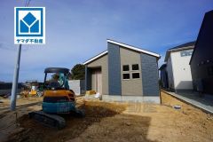 天神行急行バス停徒歩11分。3号線まで2分（650ｍ）で、お出かけにも便利です＾＾