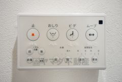 温水、暖房、ウォシュレット付の高機能トイレです。