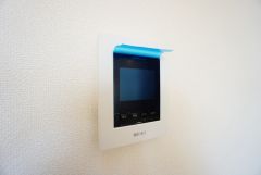 防犯性、セキュリティ対策に安心できるテレビモニター付きインターフォンです。セールスマン対策にもなり安心できます。
