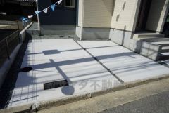 駐車スペースはゆとりある2台分を確保。マイカー用に、お客さま用に、余裕を持ってご利用いただけます。