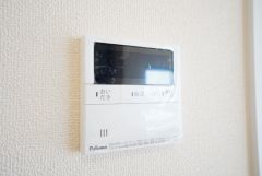 キッチン横からボタンひとつで操作が楽々。