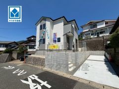 スーパーやコンビニなども近く周辺環境充実。快適でゆとりのある生活空間で新生活を始めましょう^^