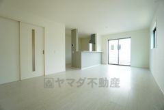 断熱性能の窓ガラスを採用。省エネ、光熱費カットにも貢献します。夏は涼しく、冬は暖かく快適に過ごせますよ＾＾