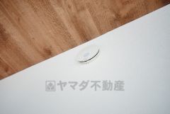 火災による煙や熱を感知して、警報音やブザー等で火災の発生を知らせてくれる火災警報器。