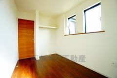 オープンクローゼットは、扉の開閉動作がないので荷物の出し入れがスムーズになります。衣類を綺麗にまとめておしゃれにまとめれば、お部屋のアクセントにもなります＾＾