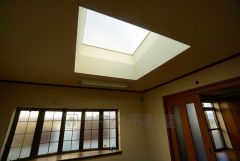 洋室には天窓が付いているので、日中は電気をつけなくても、明るさを確保できます＾＾