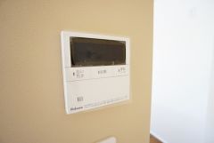 おいだき機能つきなのでお風呂に入る時間が異なるご家庭には嬉しいですね。ボタン一つで快適で便利な生活が＾＾
