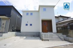 現地（2025年7月15日）撮影。国道3号線まで車2分（400ｍ）で通勤やお出かけに便利。快適でゆとりのある生活空間で新生活を始めましょう^^