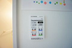 浴室暖房乾燥機には、暖房、乾燥、涼風、換気の4つの機能が付いています。タイマー付きです。換気・雨の日の洗濯も安心です＾＾