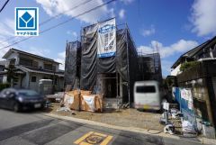 現地（2026年3月4日）撮影。南向き、全居室2面採光で陽当たり良好＾＾最新の設備で気持ちの良い新生活を送りませんか。お気に入りの家具とインテリアで素敵な部屋を作りましょう。