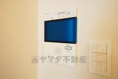防犯性、セキュリティ対策に安心できるテレビモニター付きインターフォンです。セールスマン対策にもなり安心できます。