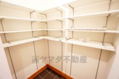 広々としたシューズインクローゼットを完備。家族全員の靴がきれいに収納できます＾＾