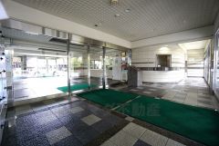 エントランス内に管理人室があると、不審者の侵入防止につながります。さらにオートロック付きで、防犯性アップ。