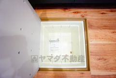 キッチンにある床下収納は、居住スペースを減らさずに買い置きの調味料や非常食などを保管することができます。