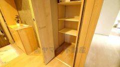 玄関横に収納スペースを確保。様々な用途で活用できそうですね＾＾