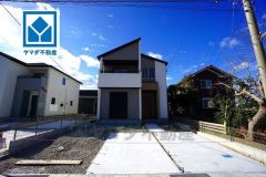 大通りから離れた静かな住宅街。車通りも少なく安心です＾＾