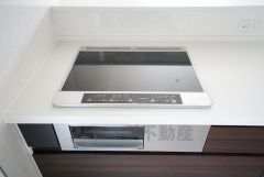 汚れてもサッとふける、お手入れのしやすいIHクッキングヒーター。オール電化なので経済的です。