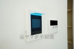 防犯性、セキュリティ対策に安心できるテレビモニター付きインターフォンです。セールスマン対策にもなり安心できます。