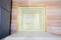 キッチンにある床下収納は、居住スペースを減らさずに買い置きの調味料や非常食などを保管することができます。