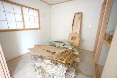 リビングからの続き間として和室をご用意しました。普段はリビングとつなげて開放的なスペースとして、来客時には客間としてお使いいただけます。