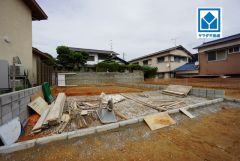 現地（2026年9月11日）撮影。4LDK、広々LDK17帖＾＾2面バルコニー＾＾子育てもしやすい閑静な住宅街＾＾全居室収納スペース付き＾＾