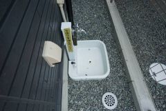 お車の洗車や外壁のお掃除をする際に便利な外水栓。