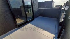 陽当たりの良いバルコニーです。お洗濯やお布団干しはもちろん、日光浴スペースにも。足元は防水工事施工済です。