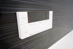 湯量・湯温の設定、そして保温までワンタッチのフルオートバス。便利な追い炊き機能付きです。