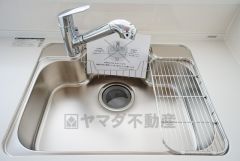 広々とした凸型シンクに洗剤ポケットを標準装備。大きなお鍋など洗いやすいです。